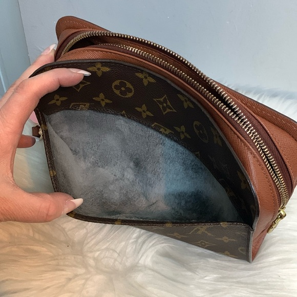 ❌SOLD❌1998 authentic Louis Vuitton Orsay Clutch with free wristlet replacement - Picture 10 of 17